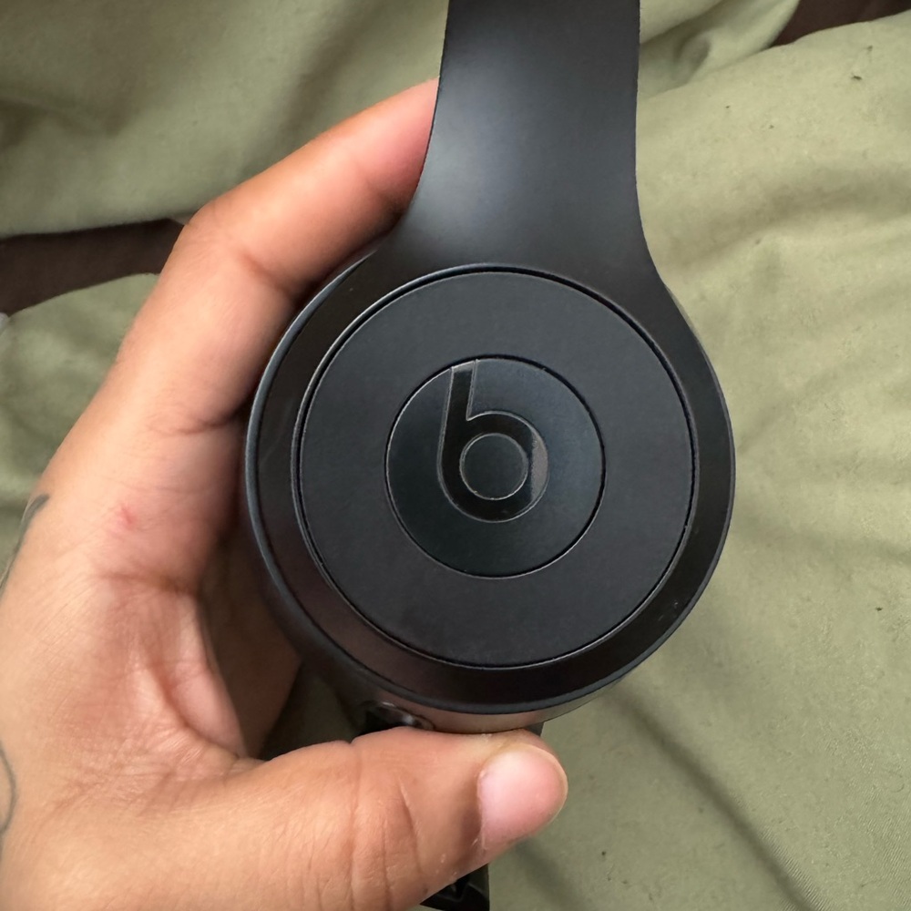 beats - like new. work perfectly fine. i just want to buy different ones